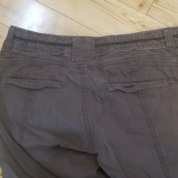 Brown capri - Picture 2 of 2